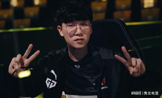 比赛中以1 比赛中以1